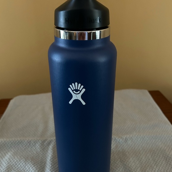Hydro Flask Midnight Blue Bottle - Picture 1 of 8